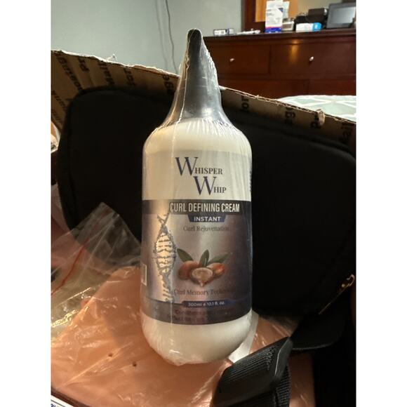 Whisper Whip Curl Defining Cream - Picture 1 of 2